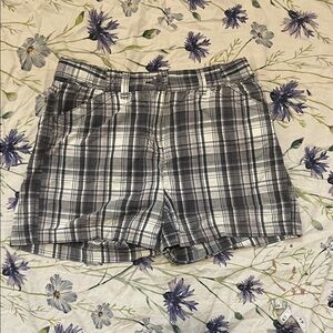 Reitmans Plaid Black and White Women's Cargo Shorts